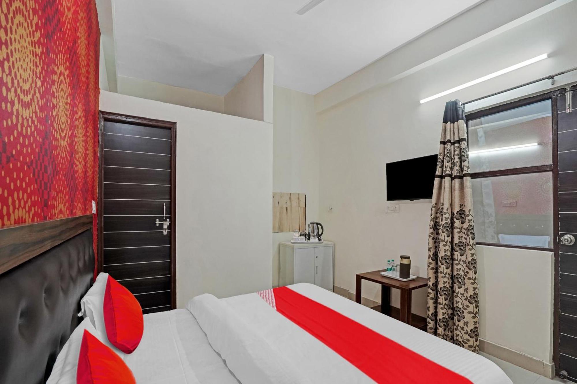 Hotel O Avs Hotel & Restaurant Noida Exterior photo